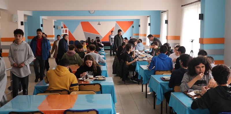 3 bine yakın öğrenciye ücretsiz yemek veriliyor