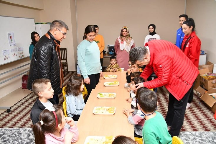 Gürel’den depremzedelere ziyaret