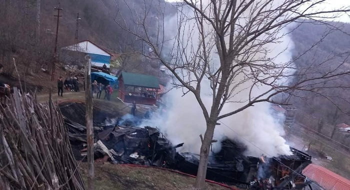 Ahşap ev kullanılamaz hale geldi