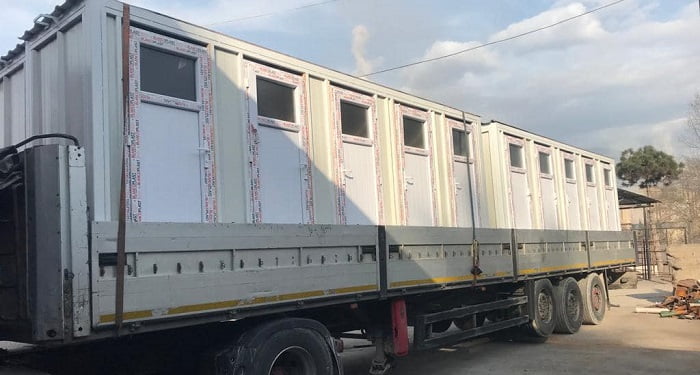 Karabük Belediyesi deprem bölgesine konteyner tuvalet gönderdi