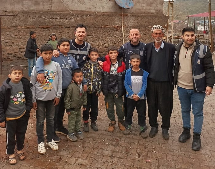 Kahramanmaraş’ta polis ekipleri depremzedelere desteğini sürdürüyor