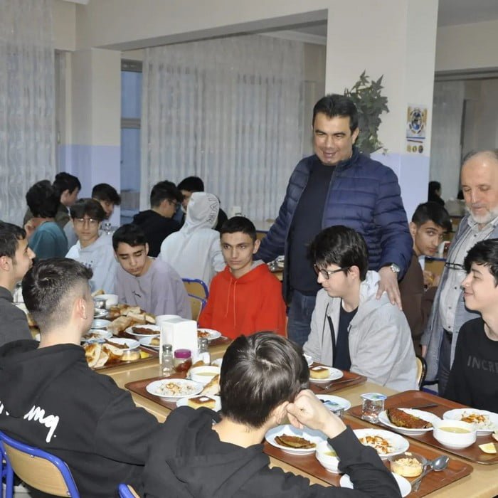 Gümüş sabah akşam öğrencilerle