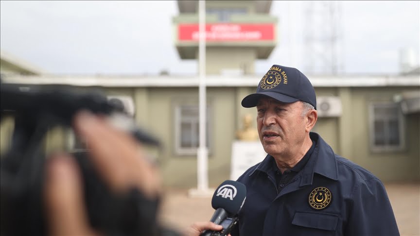 Bakan Akar: Hudutlardan herhangi bir kaçak geçişe asla müsaade etmeyiz.