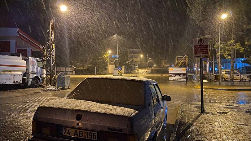 Karabük’ün yüksek kesimlerine kar yağdı