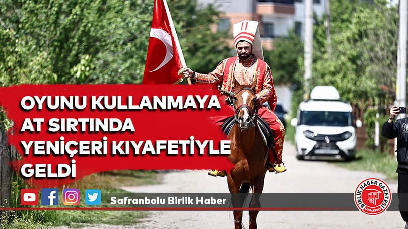 Oyunu kullanmaya at sırtında yeniçeri kıyafetiyle geldi