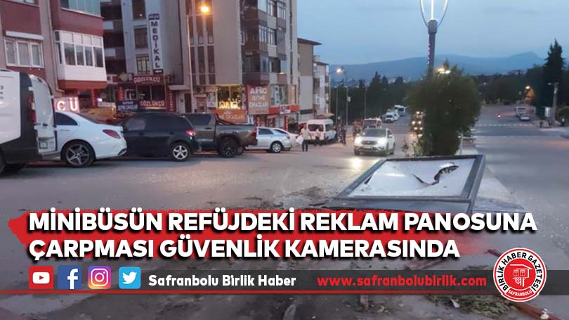 Minibüsün refüjdeki reklam panosuna çarpması güvenlik kamerasında