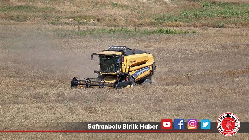 Tarımı toprakla iç içe öğrenen liselilerin el emeği buğdayları hasat edildi