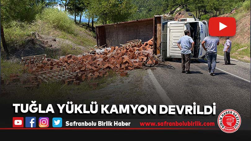 Tuğla yüklü kamyon devrildi