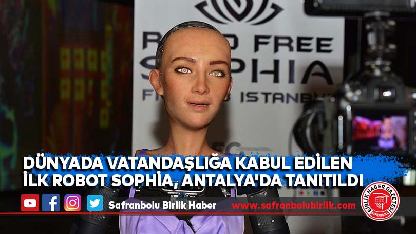 Dünyada vatandaşlığa kabul edilen ilk robot Sophia, Antalya’da tanıtıldı