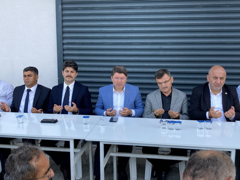 Bakan Tunç, Arslan’ın oğlu için düzenlenen mevlide katıldı