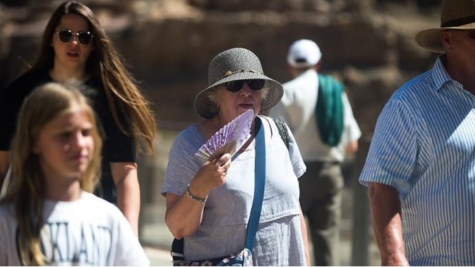 Küçük çocuklarda ve yaşlılarda sıcak çarpma riski artıyor