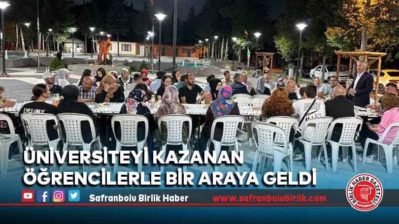 Üniversiteyi kazanan öğrencilerle bir araya geldi