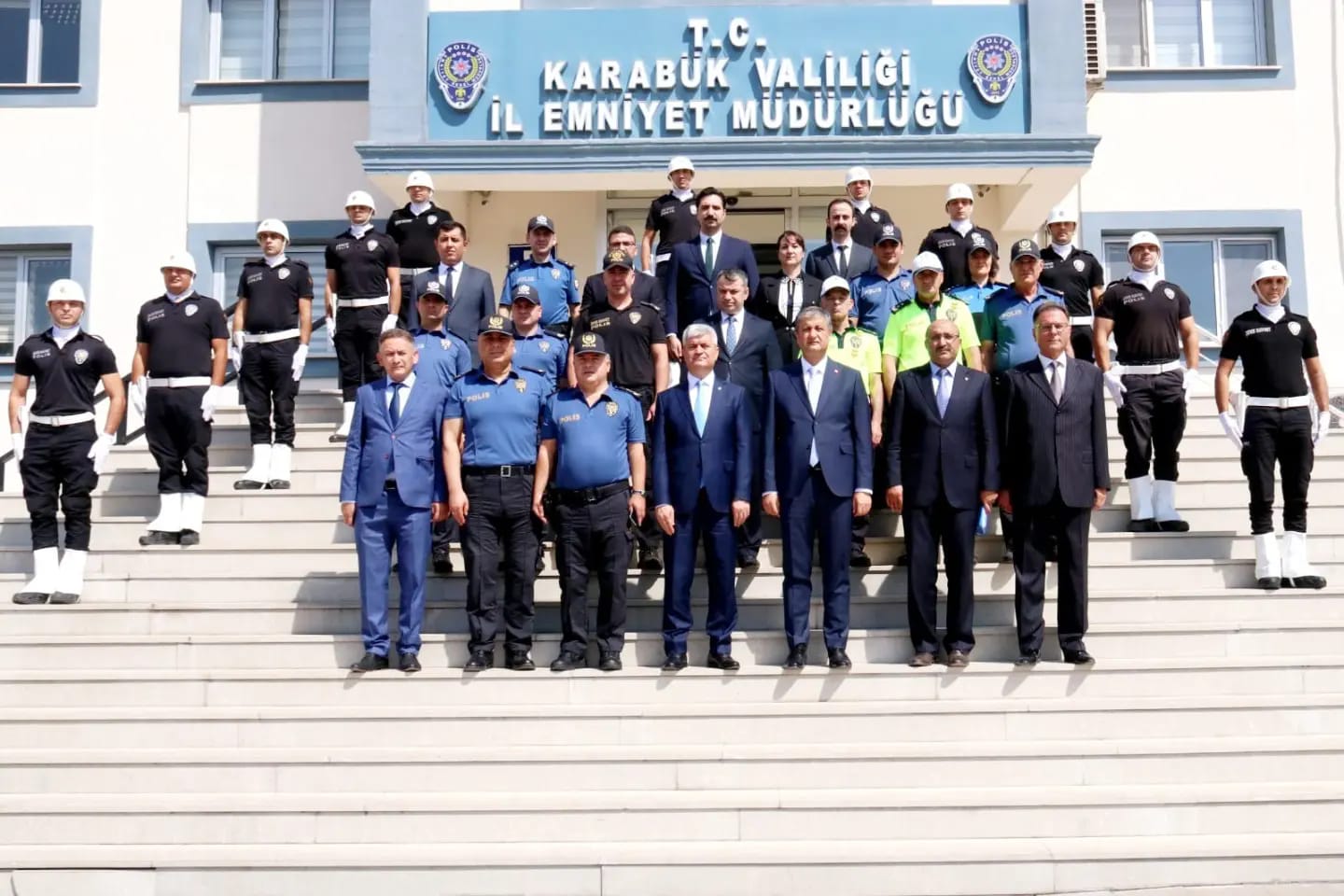 Vali Yavuz, İl Emniyet Müdürlüğünde     