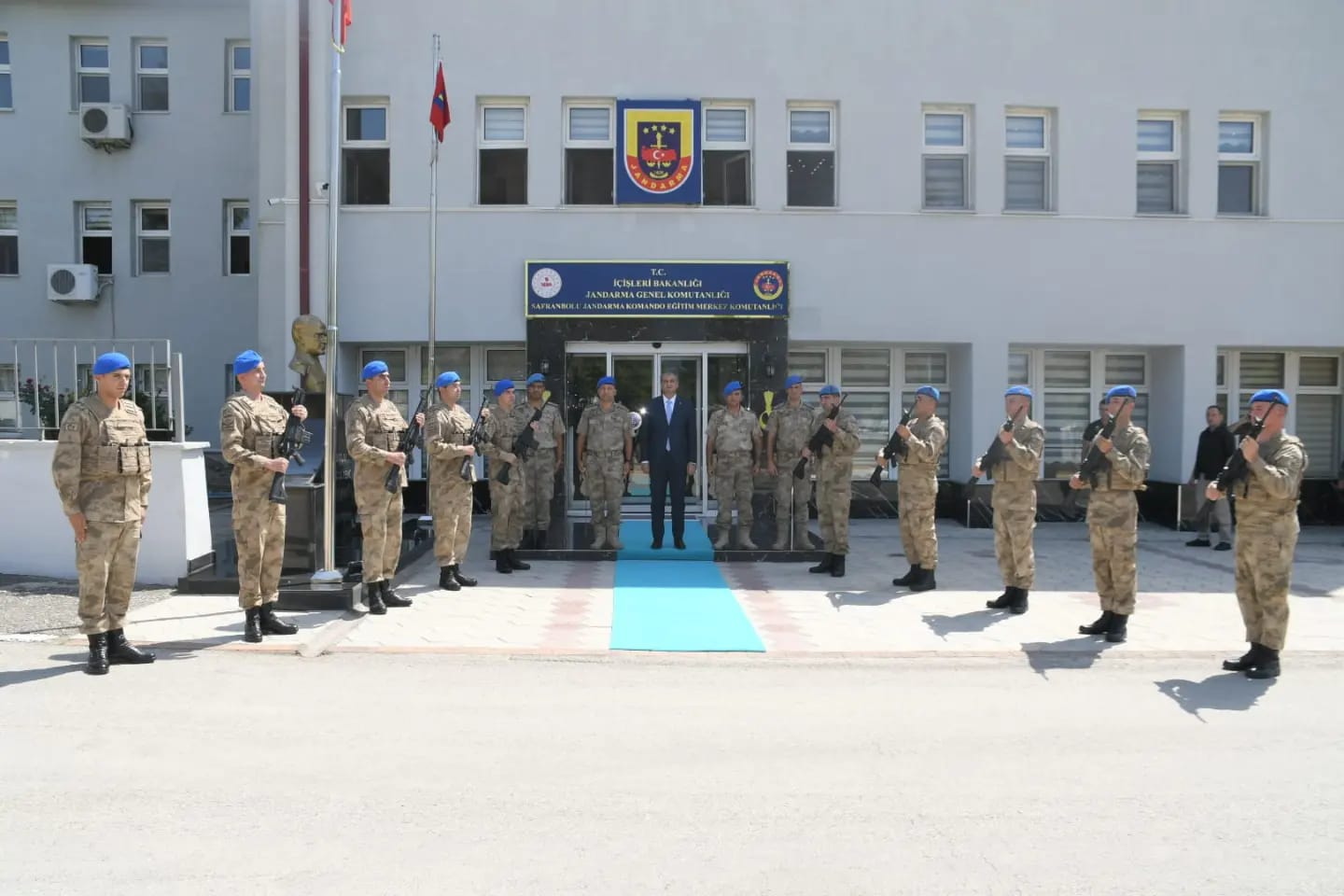 Vali Yavuz, Komando Eğitim Merkezınde