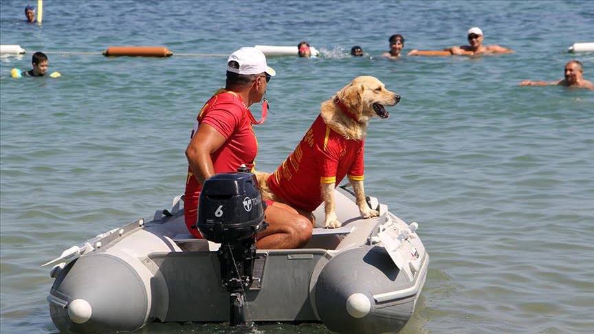 “Cankurtaran Badi” sahilde vatandaşlar boğulmasın diye görev alıyor