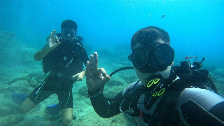 Hatay’da depremzede öğrenciler, Sahil Güvenlik ekipleriyle dalış yaptı