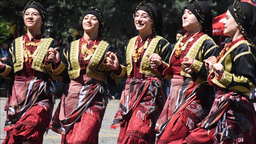 “Halk oyunları” okullarda seçmeli ders olarak okutulacak