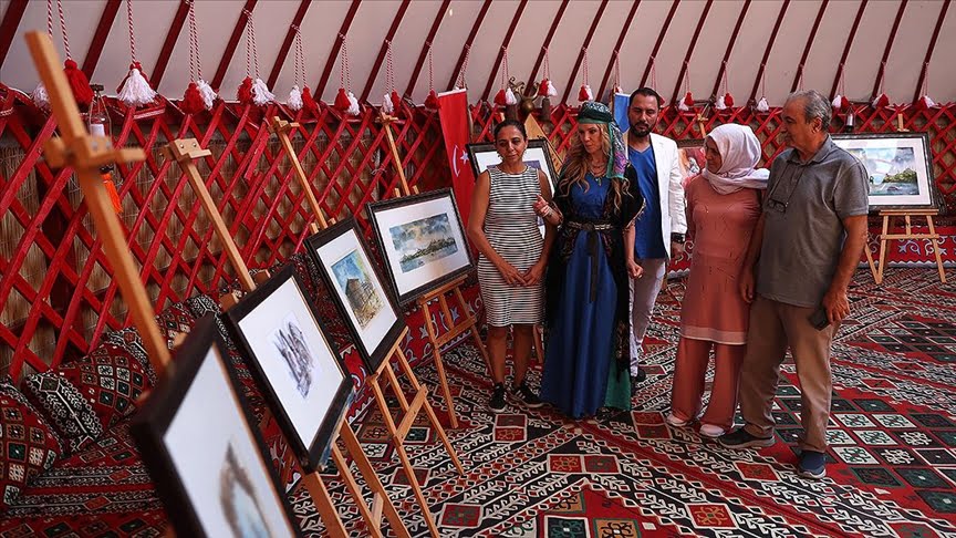 “Cumhuriyetin 100. Yılında Anadolu’dan Renkler Sergisi” Ankara’da açıldı