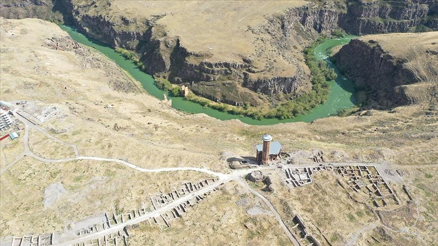 Ani’nin saklı tarihinin gün yüzüne çıkarılması için 5 noktada kazı yapılıyor