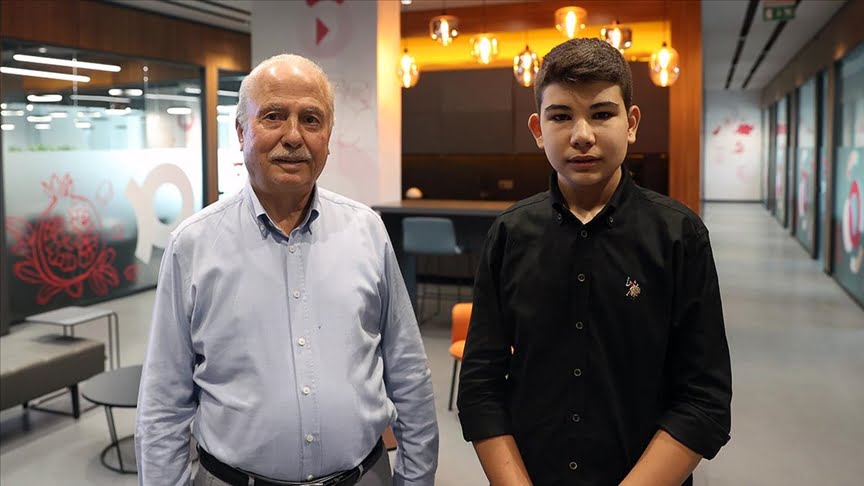 Lise öğrencisi, beyindeki elektriksel hareketleri ölçen EEG başlığını yerli üretmek için şirket kurdu