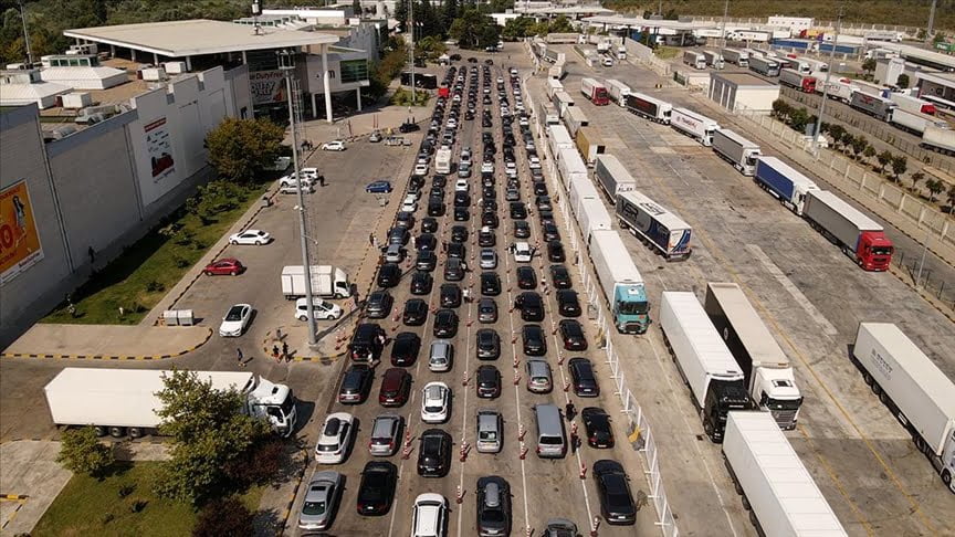 Gurbetçiler Kapıkule’de bekleme süresinin kısalmasından memnun