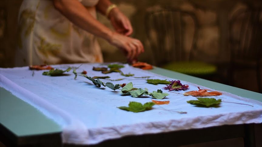 Eskişehirli sanatçı atık ürünleri “ekolojik baskı”yla hayata döndürüyor