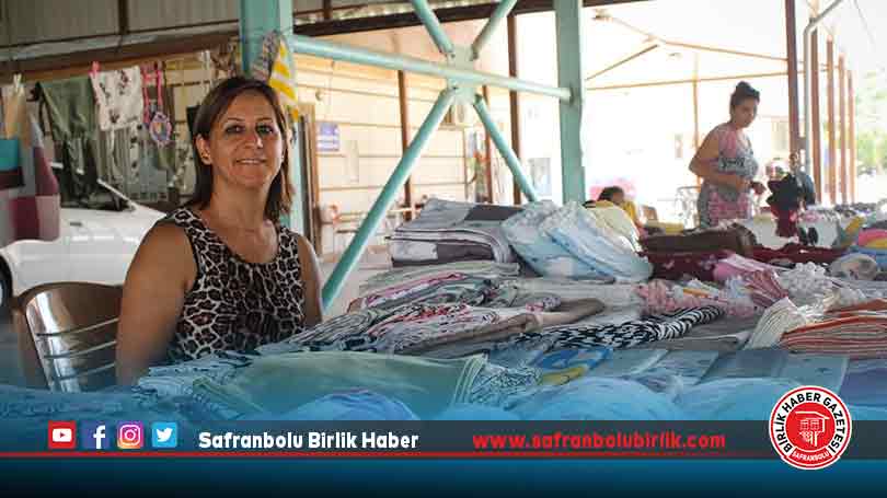 Depremden etkilenen Hatay’da kadınlar yeniden pazardaki tezgahlarının başına geçti