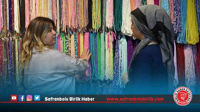 “Boncuk tutkusu”nun peşinden giden mühendis, yöredeki kadınlara iş imkanı sağlıyor