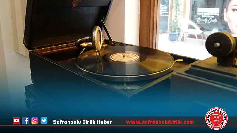 Çanakkaleli Sayın usta 47 yıldır pikapların ömrünü uzatıyor