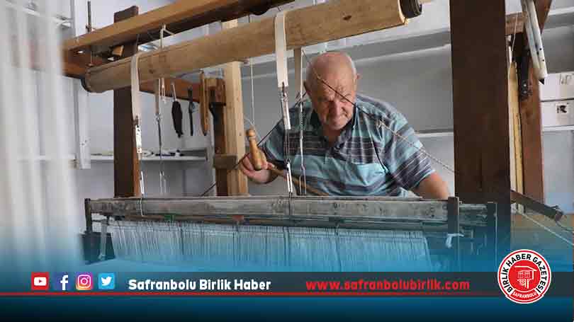 Dokuma ustası 56 yıldır dedesinden miras el tezgahının başında