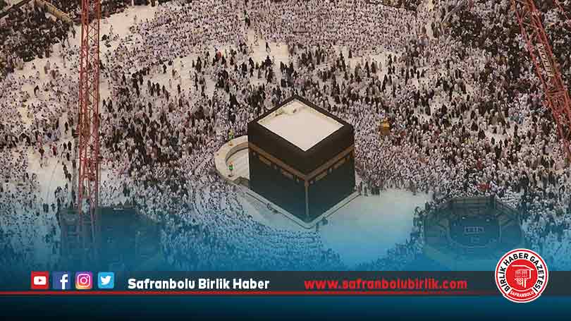 Depremzede üniversite öğrencileri umreden döndü