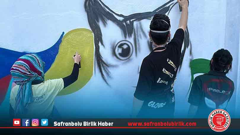 Gönüllü gençler depremlerden etkilenen kentleri grafitilerle süsleyecek