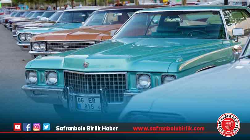 Klasik otomobil tutkunları bir araya geldi