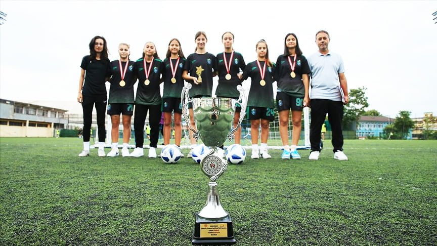 Şampiyon Kocaeli Kadın Futbol Kulübü, milli takıma oyuncu yetiştiriyor