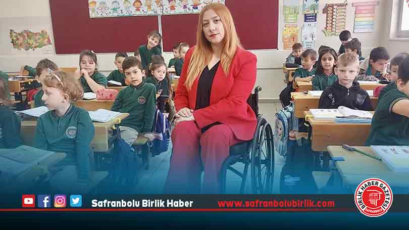 Ara verdiği mesleğine geçen yıl başlayan Nagehan öğretmen, öğrencileriyle özlem giderdi