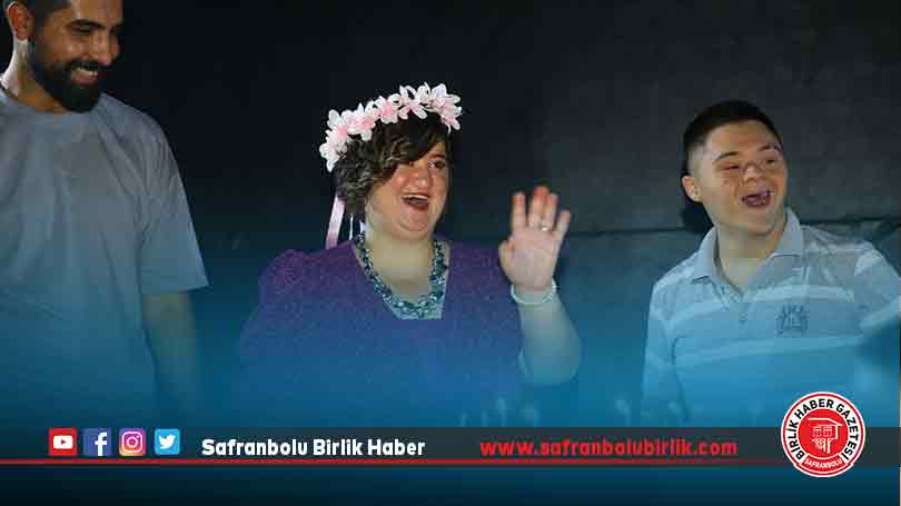 Kahramanmaraş’ta “+1 Sokağı” sakini down sendromlu Esra Eren’e doğum günü kutlaması