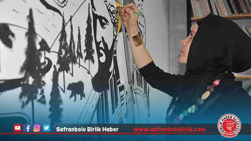 Fatma öğretmen okul ve kurum duvarlarını resimlerle süslüyor