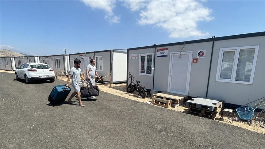 Deprem bölgesindeki illerde öğretmenlerin barınması için konteynerler hazırlanıyor