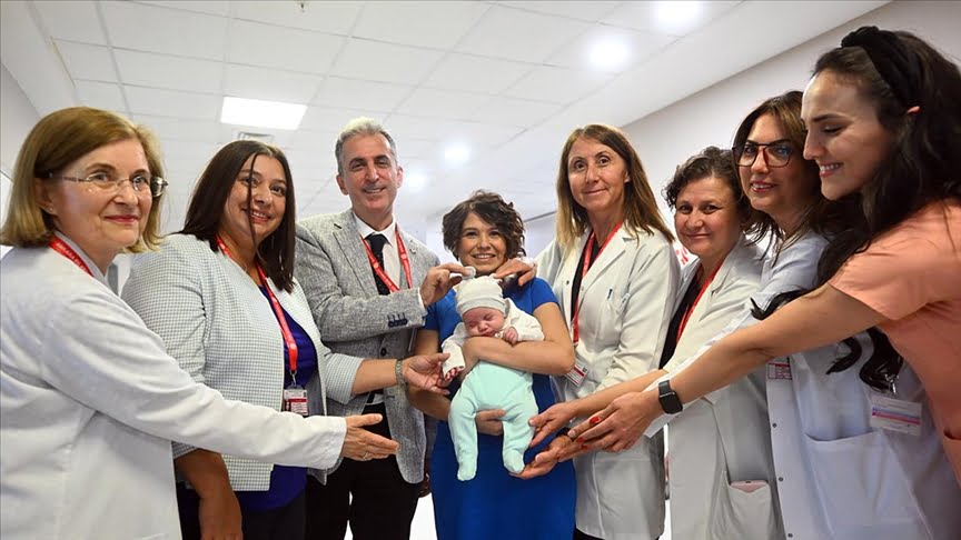 Nefes kesen organ nakli operasyonu anne ve bebeğine “hayat” verdi
