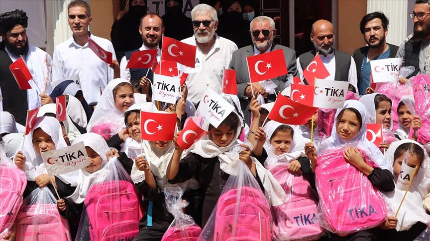 TİKA’dan Afgan öğrencilere malzeme desteği