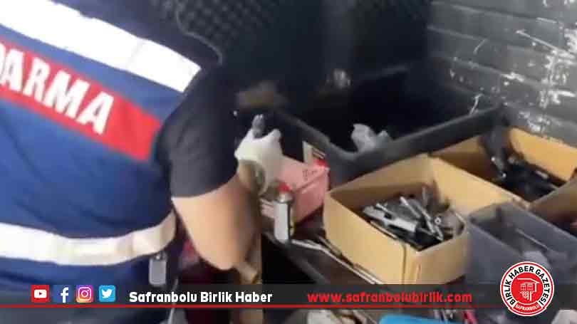 Ruhsatsız silah taşıyanlara ve silah kaçakçılarına yönelik operasyonlarda 928 şüpheli yakalandı