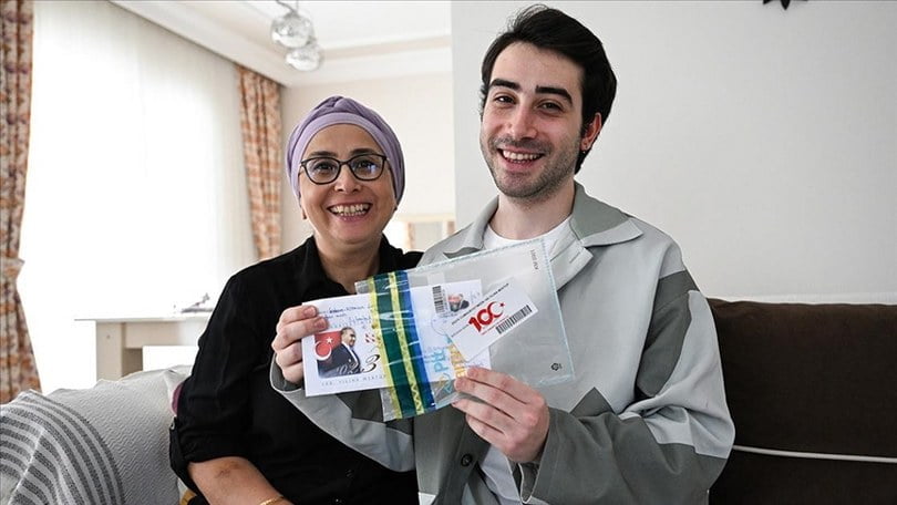 Cumhuriyet’in 100’üncü yılına özel mektuplar oğullarına 21 yıl sonra ulaştırıldı