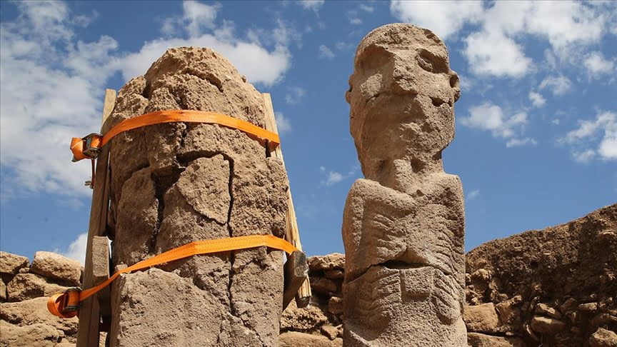 Karahantepe’de bulunan insan heykeli AA ekibince görüntülendi