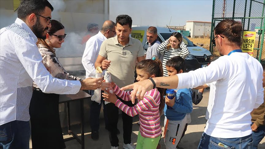 Mangalını 2 yıldır öğrenciler için yakıyor