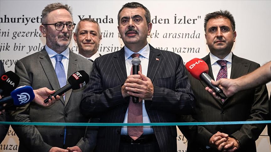 Bakan Tekin, Cumhuriyetin 100. Yılında Eğitimden İzler Sergisi’nin açılışına katıldı