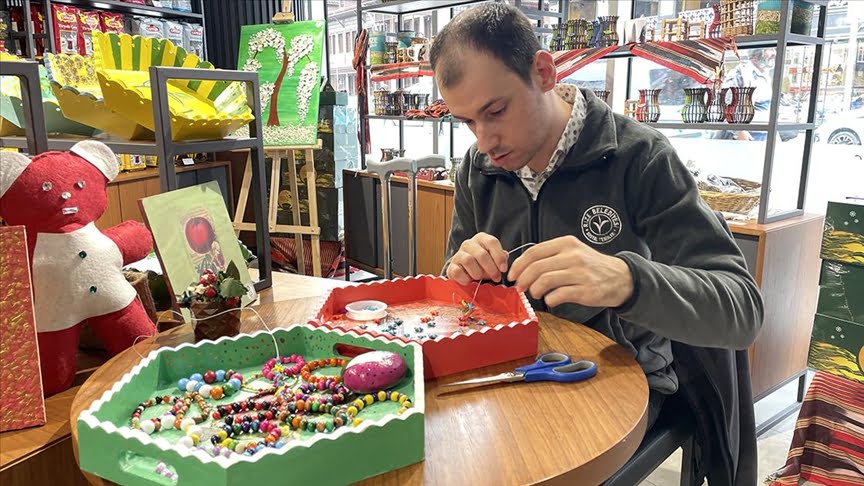 Rize’de down sendromlu çocuklar belediye tesislerinde çalışarak sosyalleşiyor