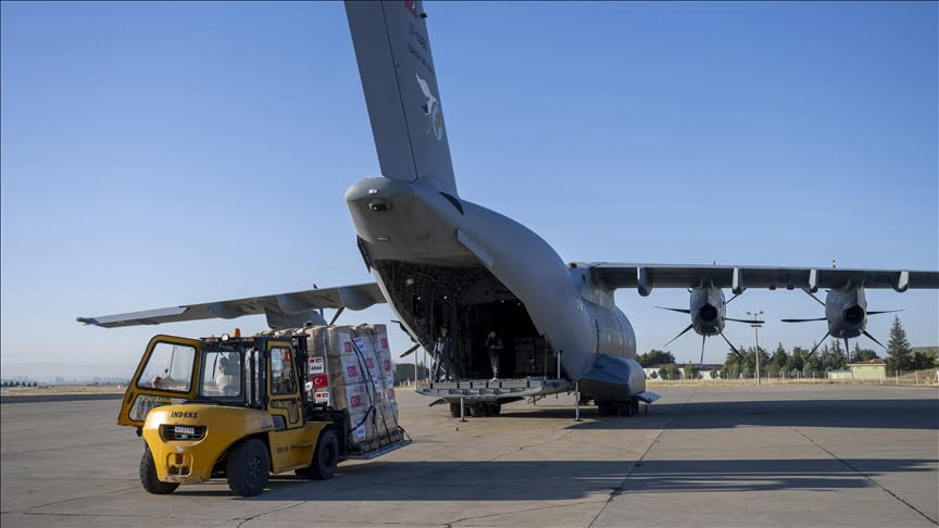 Gazzeli siviller için Türkiye’nin insani yardımlarını taşıyan üçüncü uçak hareket etti