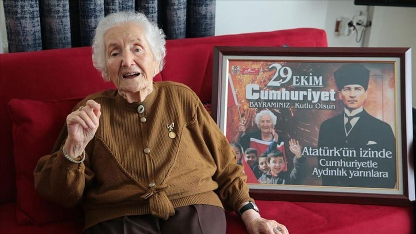 Nimet nine Atatürk’ü gördüğü günü dün gibi hatırlıyor