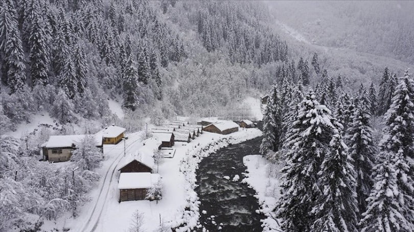 Karla kaplanan yaylalar dronla görüntülendi
