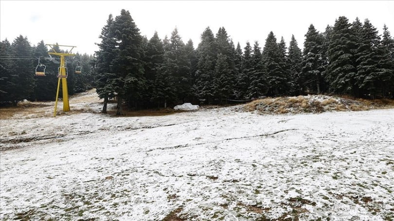 Uludağ’da mevsimin ilk karının düşmesi turizmcilerin beklentisini yükseltti